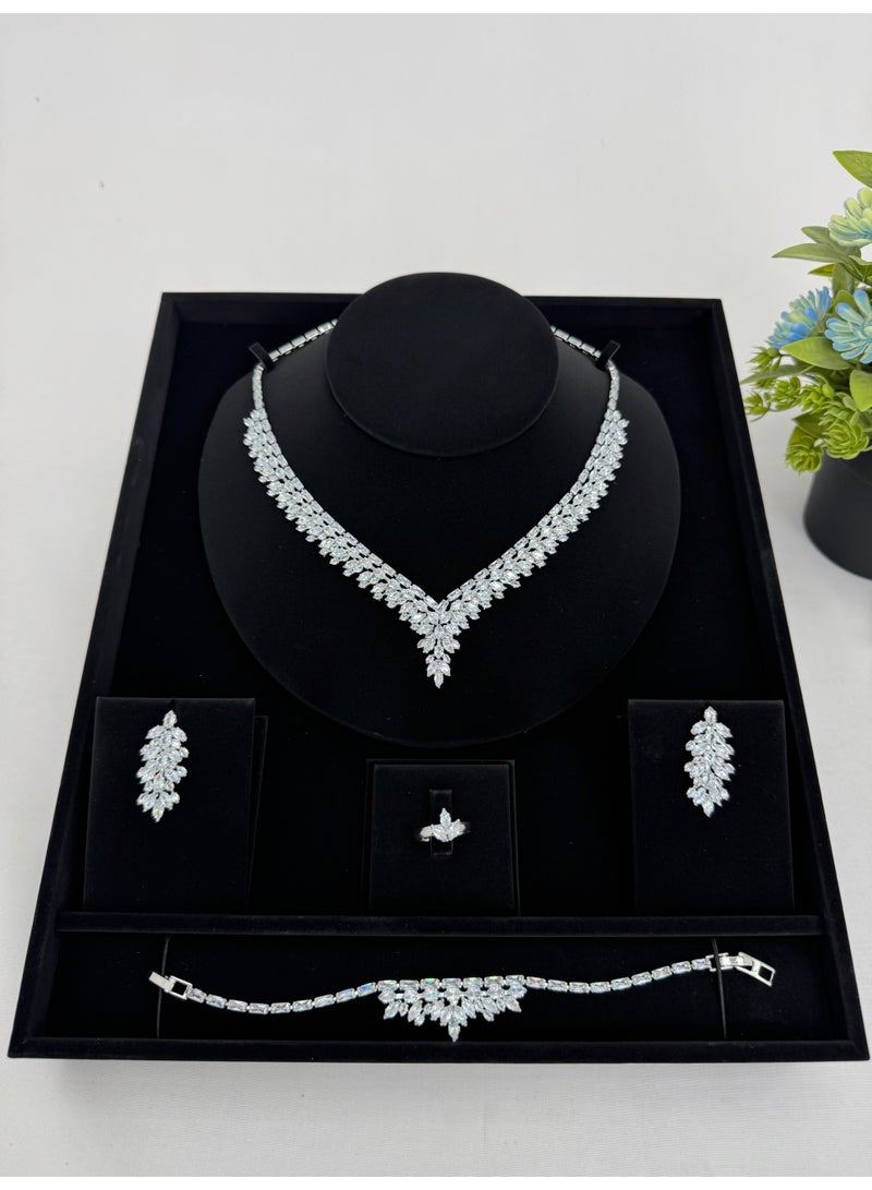 طقم اكسسوارات نسائي فاخر -عقد واقراط وخاتم وسوار - Image 2